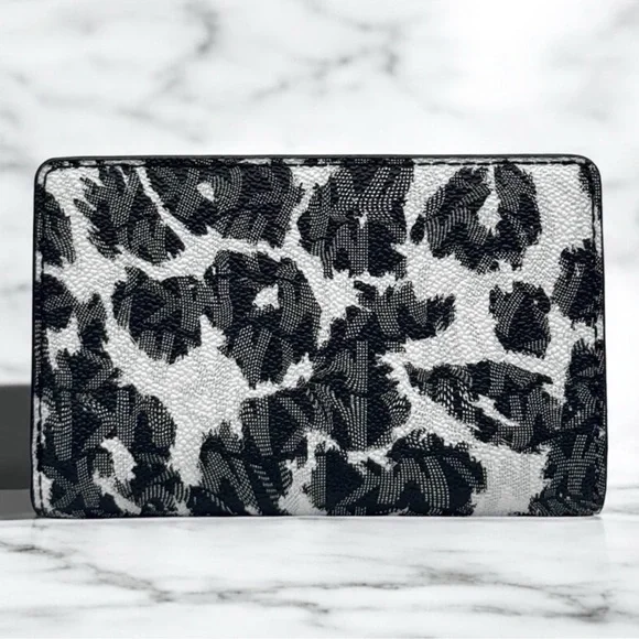 Sold out - Picture 5 of 8